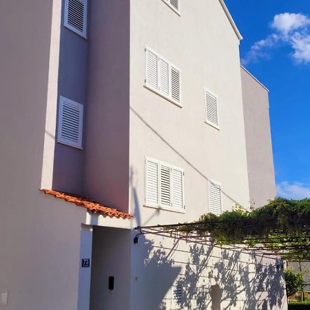 Sunshine Apartments Подстрана Экстерьер фото